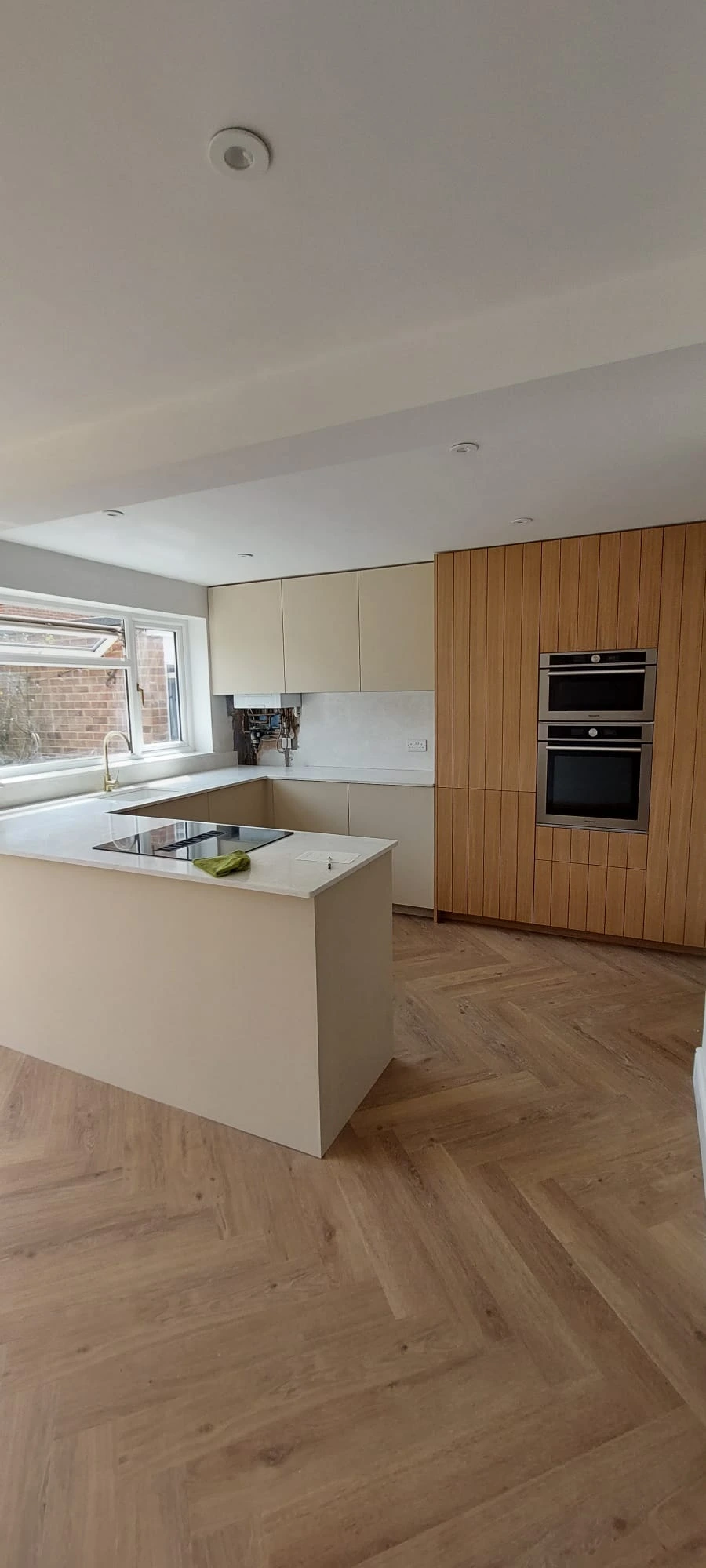 Modern kitchen installation in Reading Berkshire